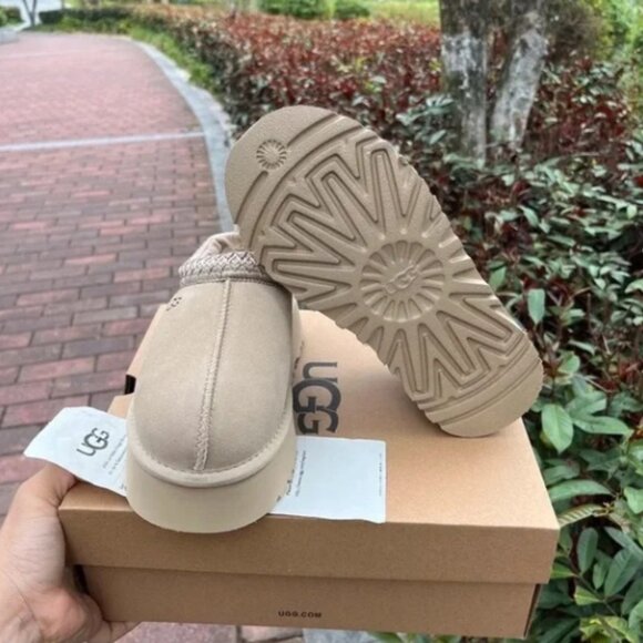 UGG Beige Platform Shoes - Picture 4 of 5